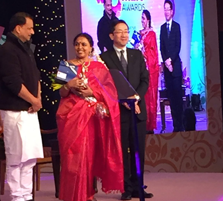 Sudha Ragunathan received the Zee Indian Women Award on 18 January, 2016 from Shri Rajiv Pratap Rudy, Union Minister of State for Skill Development and Entrepreneurship (Independent Charge) & Parliamentary Affairs, Government of India